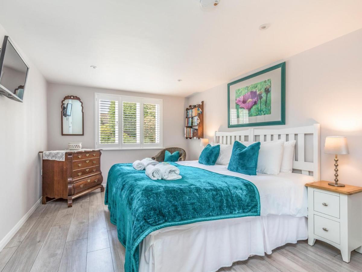 Pass The Keys Charming Apartment Attached To Thatched Cottage Chichester Exteriör bild