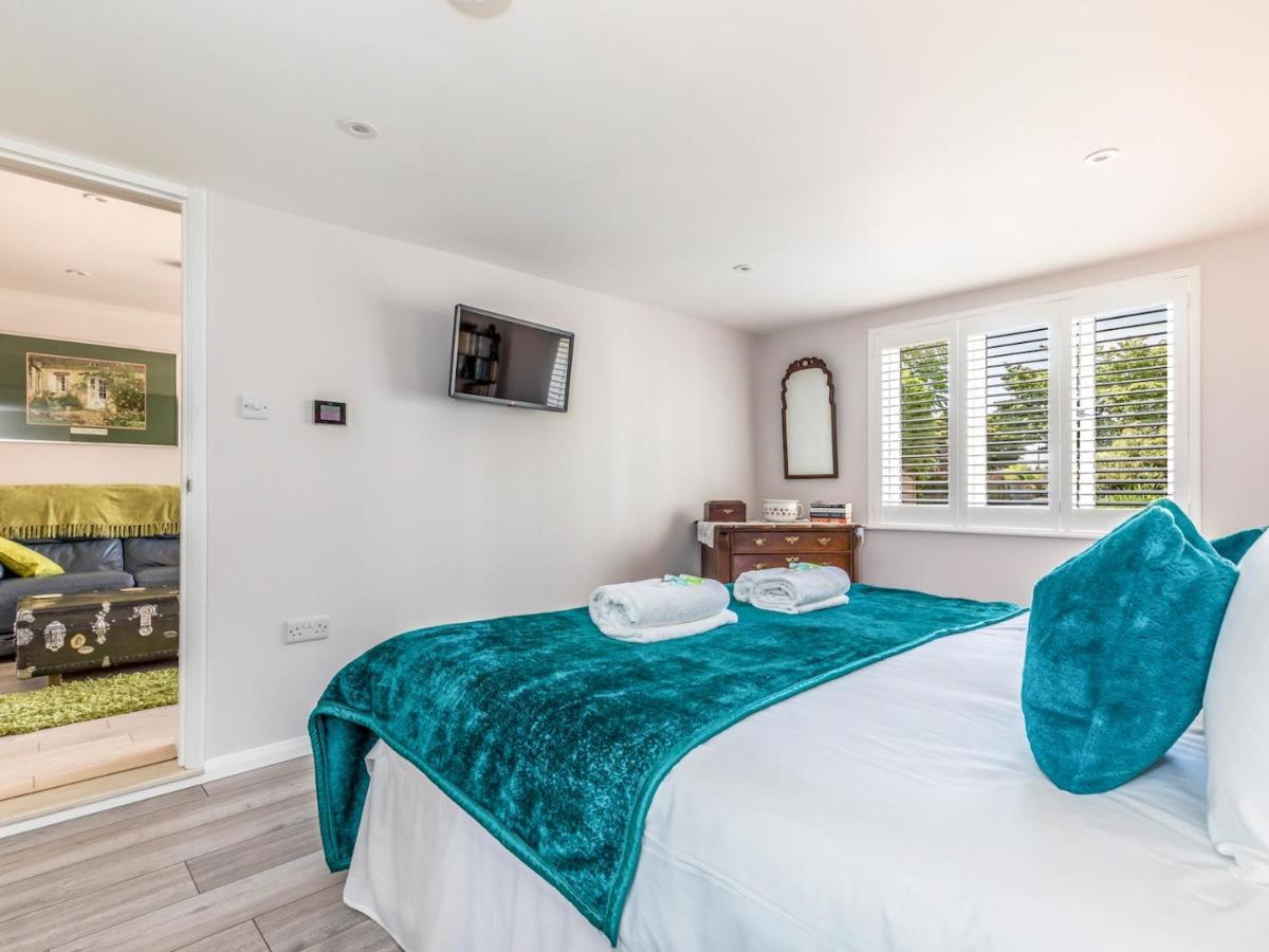 Pass The Keys Charming Apartment Attached To Thatched Cottage Chichester Exteriör bild