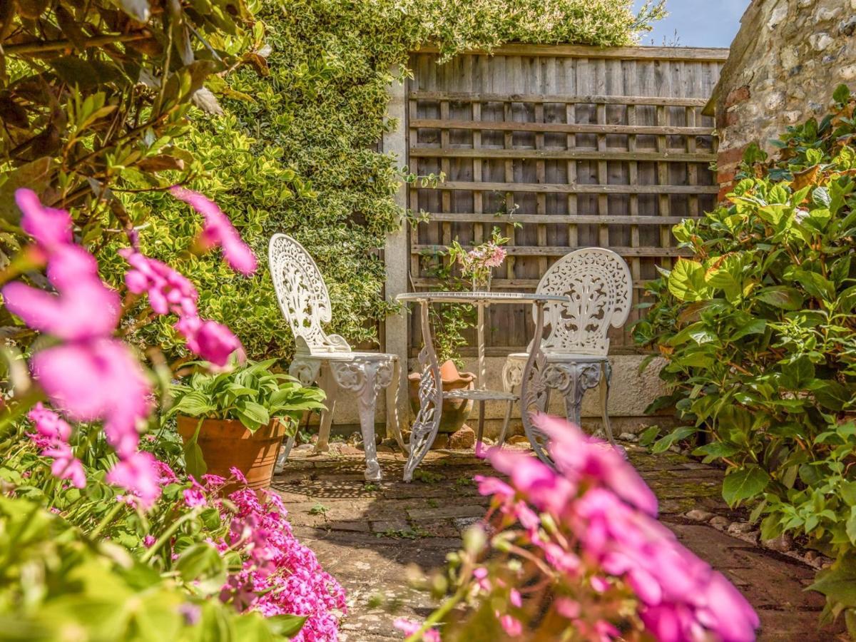 Pass The Keys Charming Apartment Attached To Thatched Cottage Chichester Exteriör bild