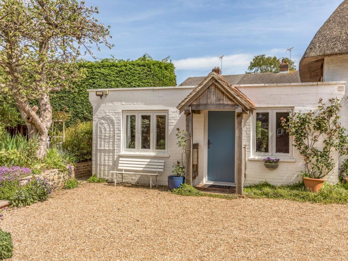 Pass The Keys Charming Apartment Attached To Thatched Cottage Chichester Exteriör bild