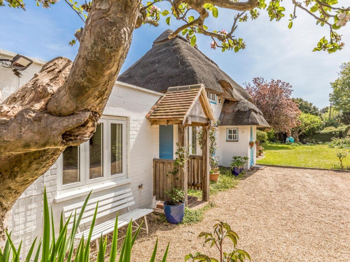Pass The Keys Charming Apartment Attached To Thatched Cottage Chichester Exteriör bild