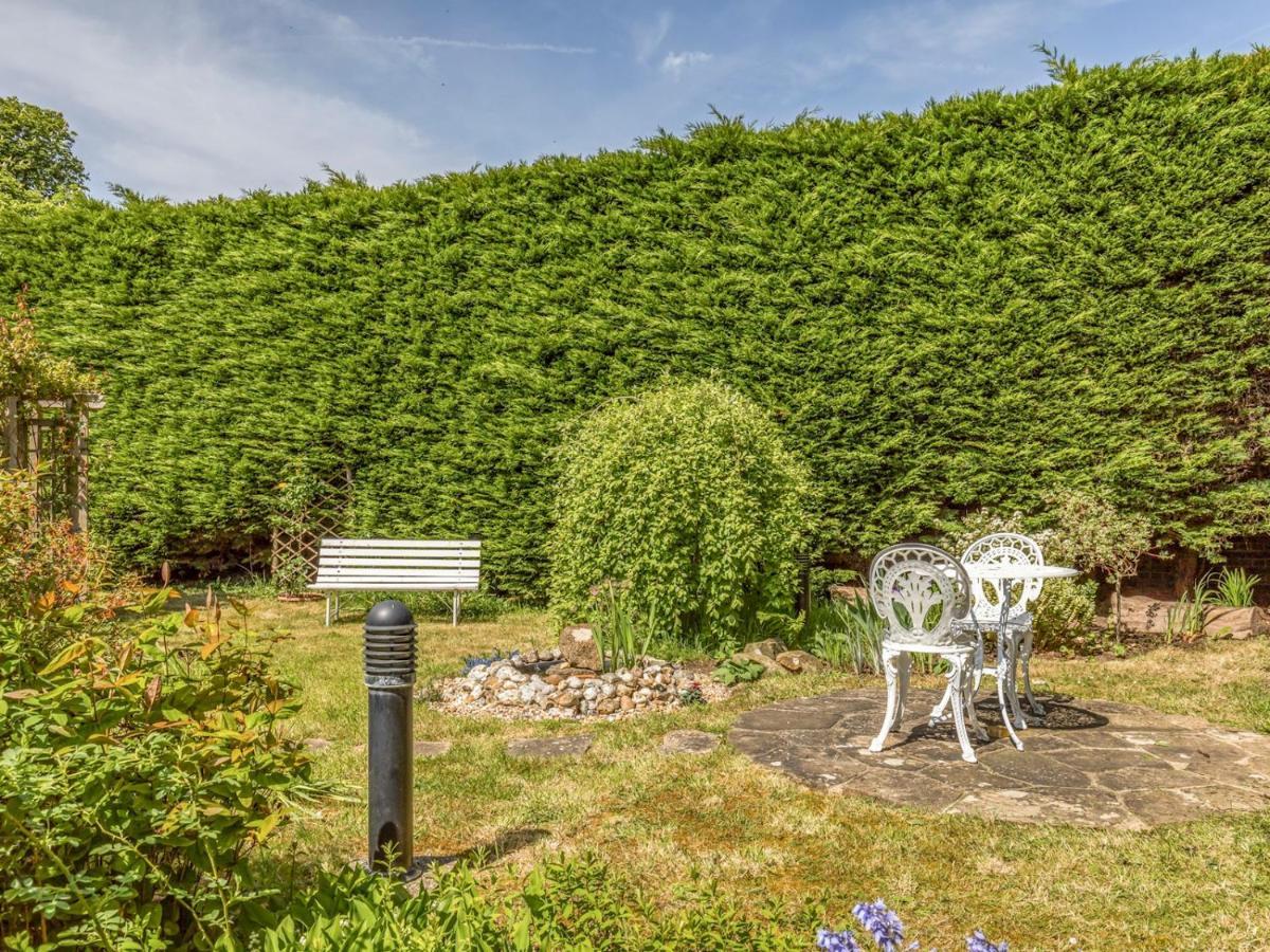 Pass The Keys Charming Apartment Attached To Thatched Cottage Chichester Exteriör bild