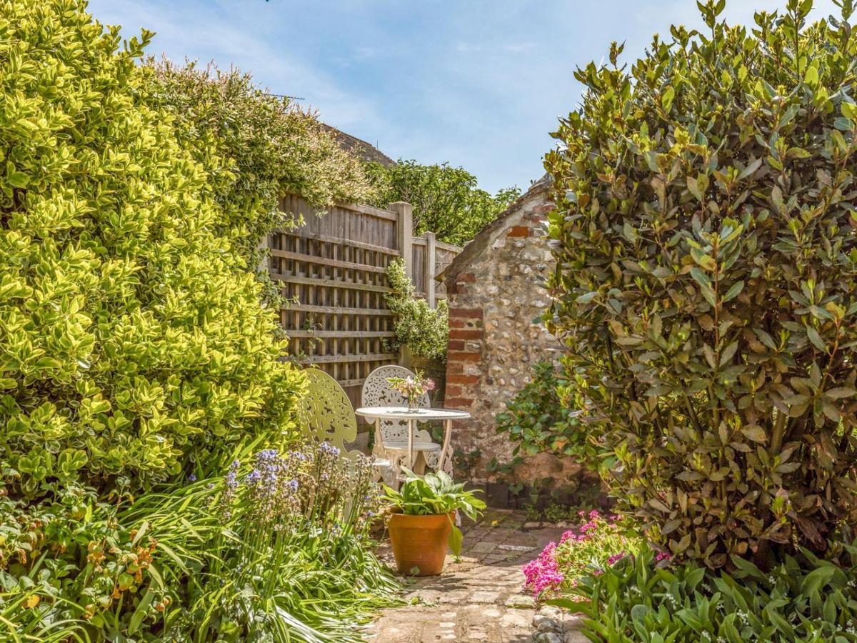 Pass The Keys Charming Apartment Attached To Thatched Cottage Chichester Exteriör bild