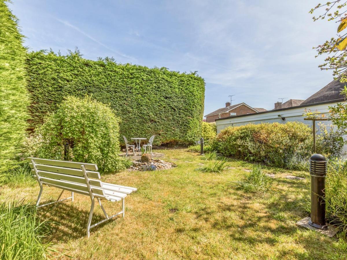 Pass The Keys Charming Apartment Attached To Thatched Cottage Chichester Exteriör bild