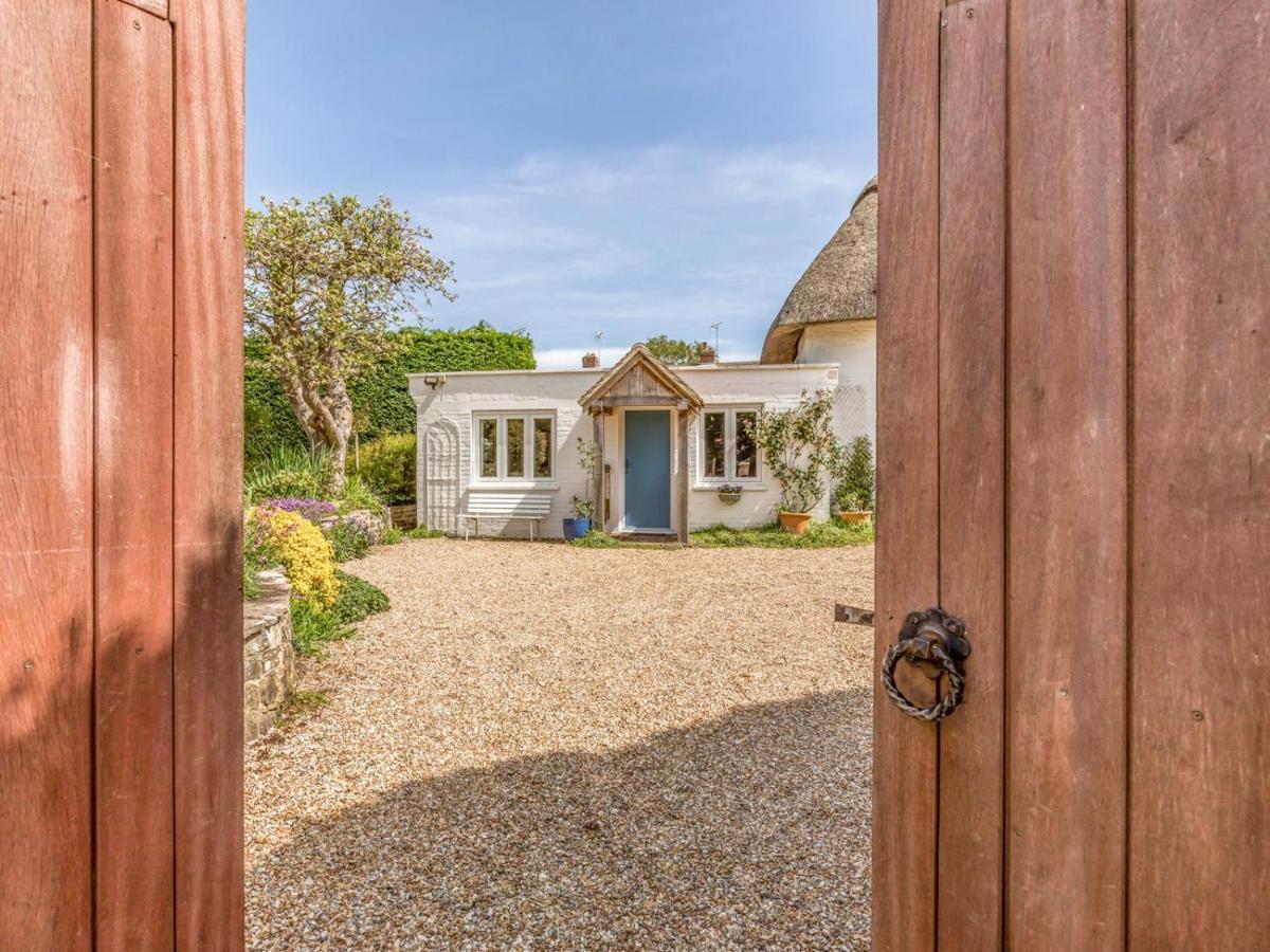 Pass The Keys Charming Apartment Attached To Thatched Cottage Chichester Exteriör bild