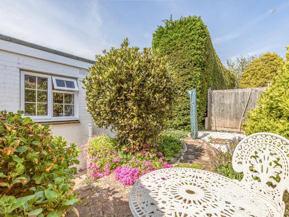 Pass The Keys Charming Apartment Attached To Thatched Cottage Chichester Exteriör bild