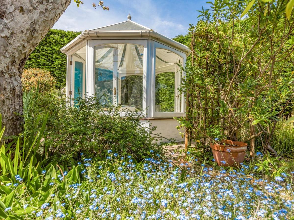 Pass The Keys Charming Apartment Attached To Thatched Cottage Chichester Exteriör bild