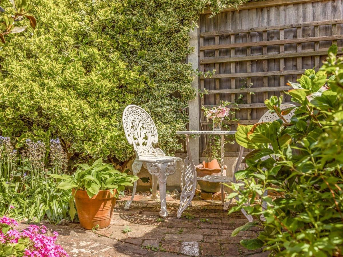 Pass The Keys Charming Apartment Attached To Thatched Cottage Chichester Exteriör bild