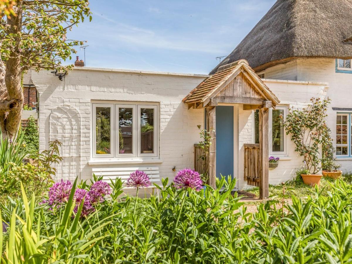 Pass The Keys Charming Apartment Attached To Thatched Cottage Chichester Exteriör bild